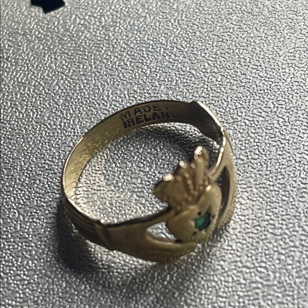9k gold stamps 375 vintage claddagh ring with emerald size 5.5 - Picture 5 of 10
